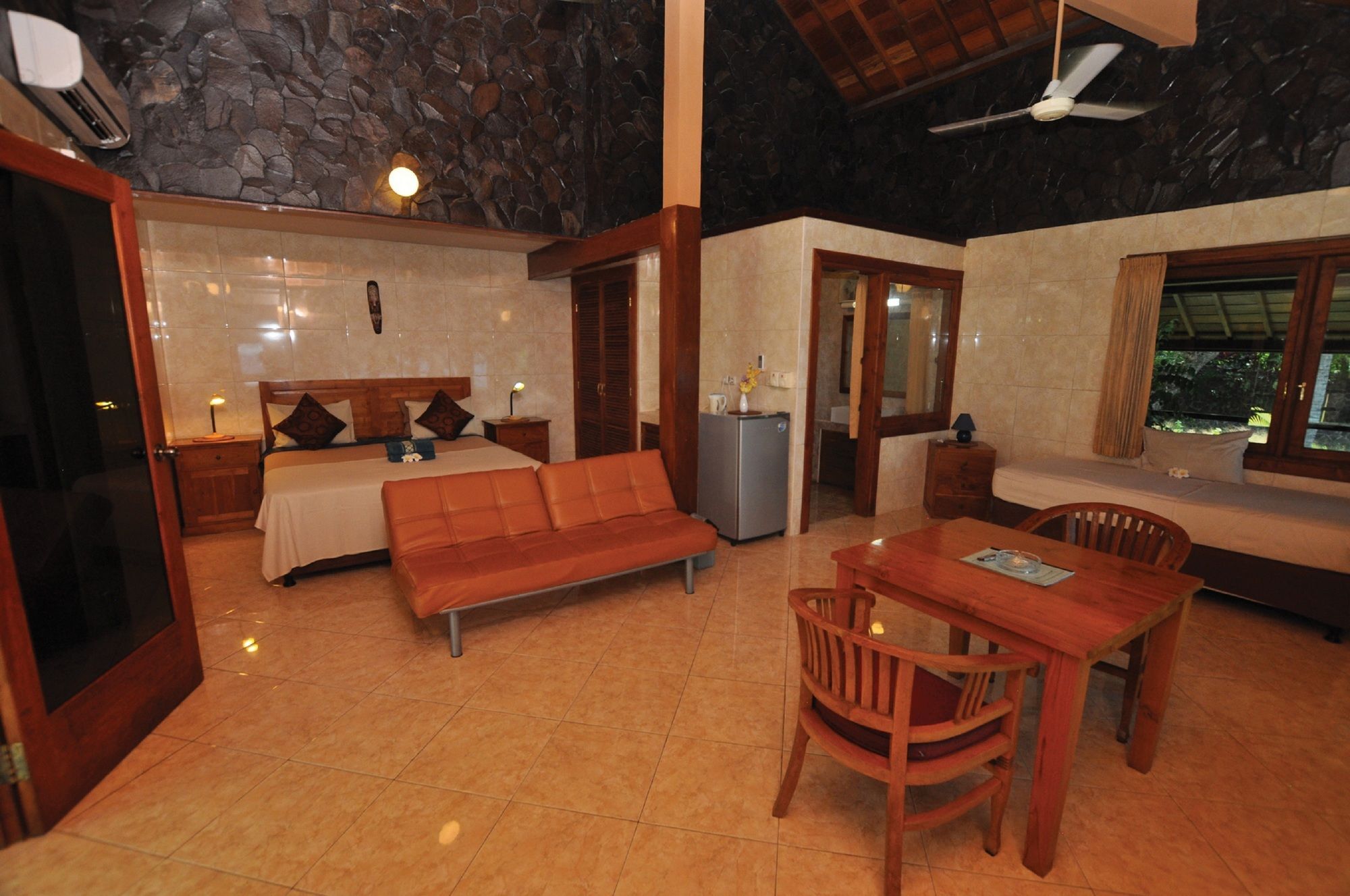Tulamben Wreck Divers Resort & Restaurant Extérieur photo